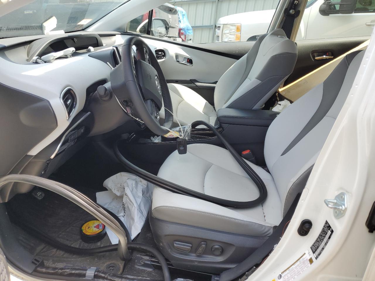 2020 Toyota Prius Prime Le - Image 7