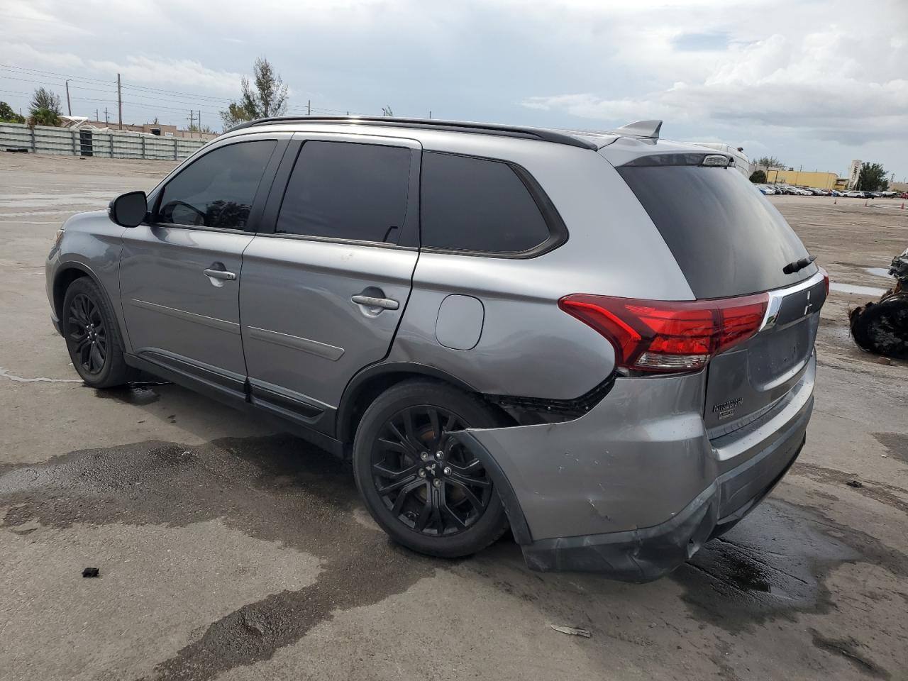 2018 Mitsubishi Outlander Se - Image 2