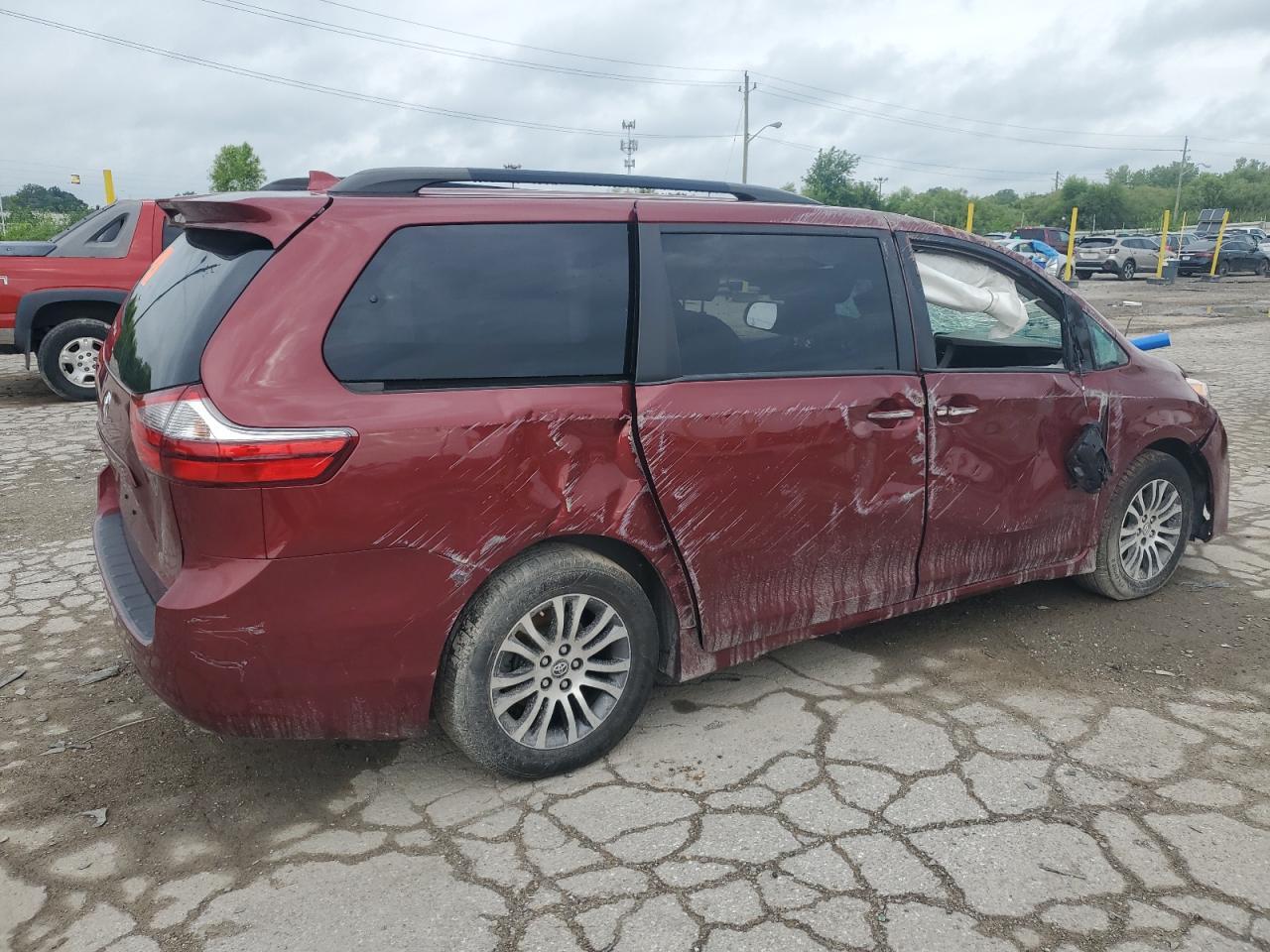 2020 Toyota Sienna Xle - Image 3