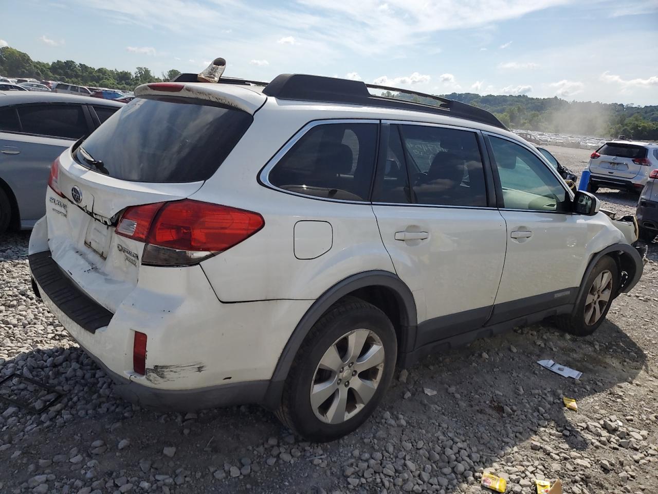 2010 Subaru Outback 2.5I Limited - Image 3