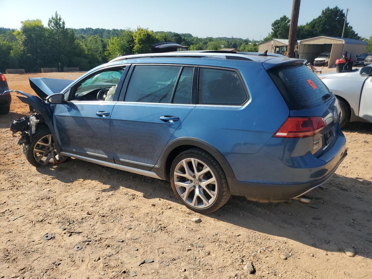 2017 Volkswagen Golf Alltrack S - Image 2