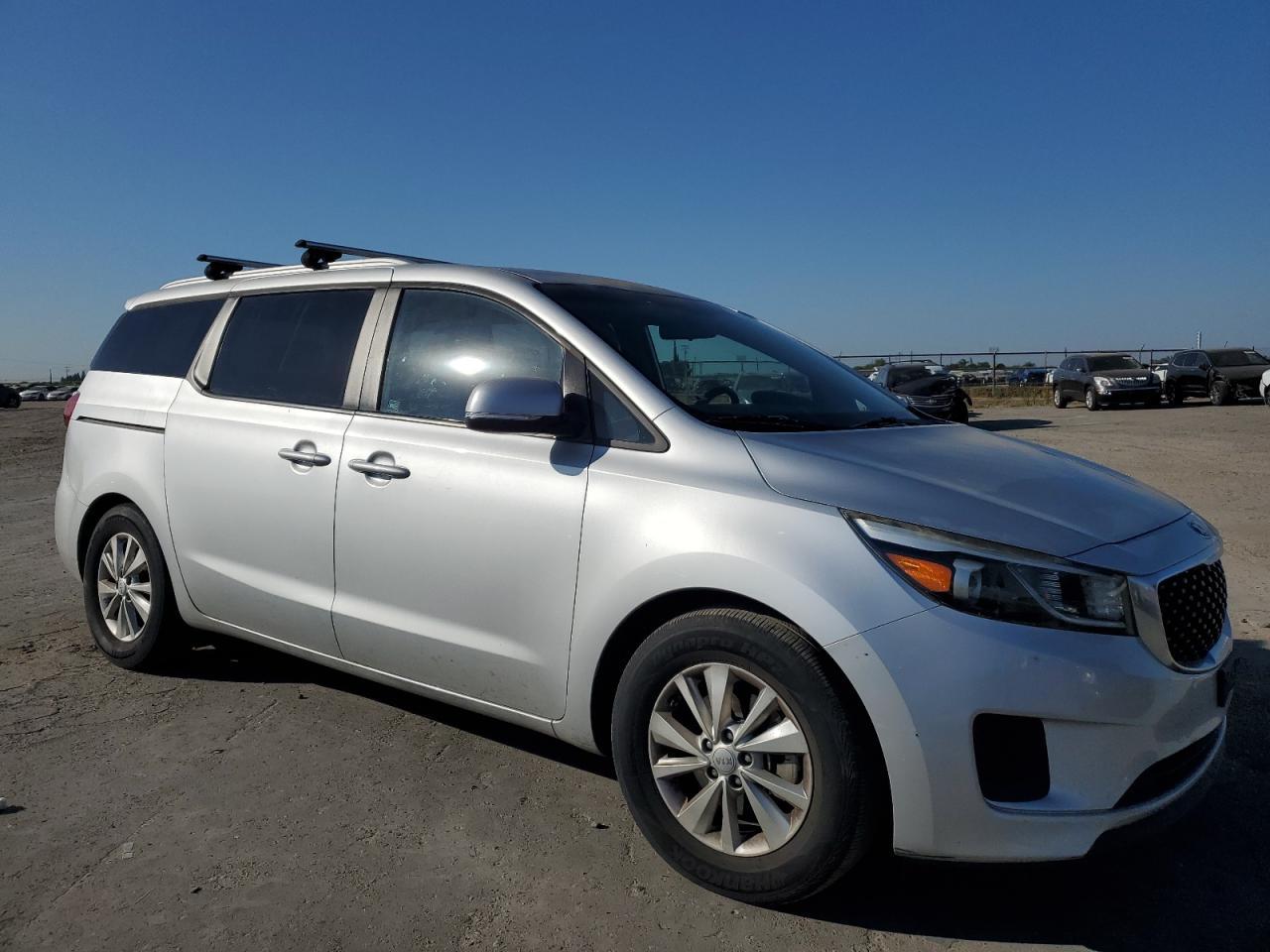 2016 Kia Sedona Lx - Фото 4