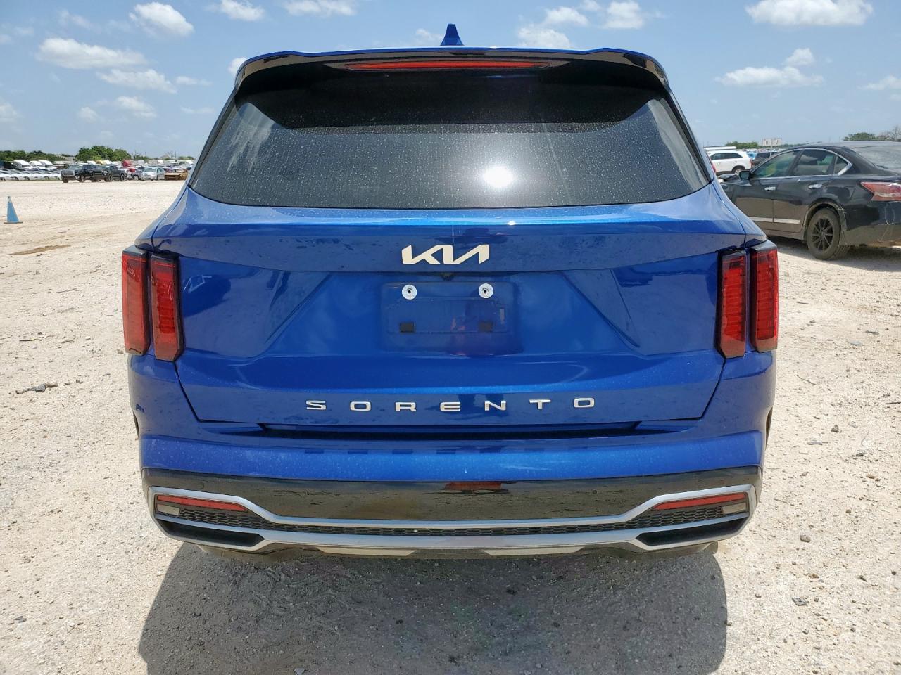 2022 Kia Sorento S - Image 6