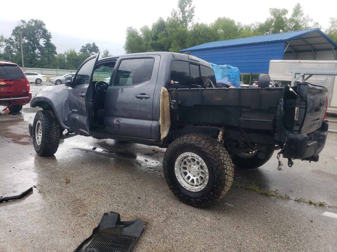 2016 Toyota Tacoma Double Cab - Image 2