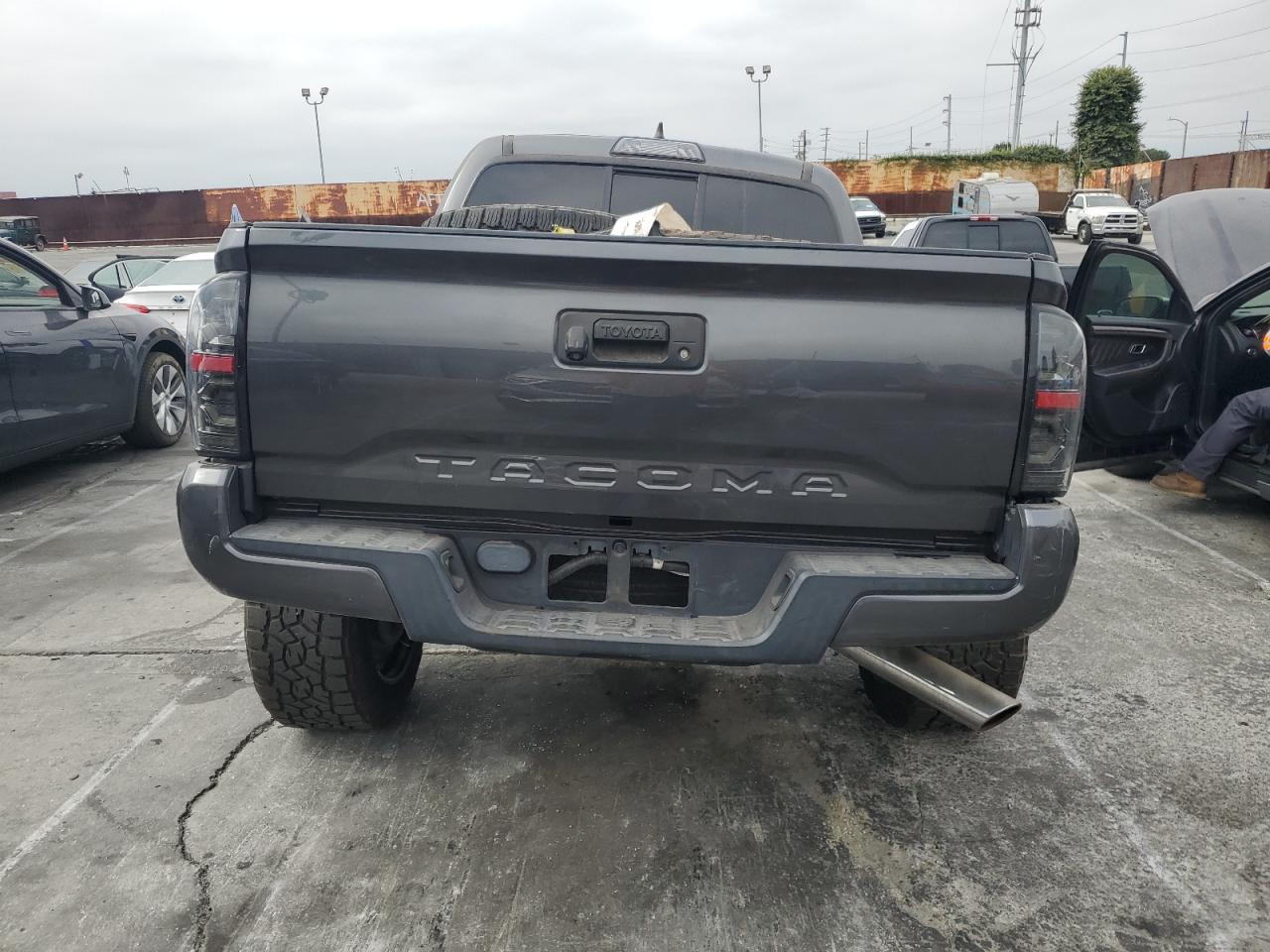 2016 Toyota Tacoma Double Cab - Фото 6