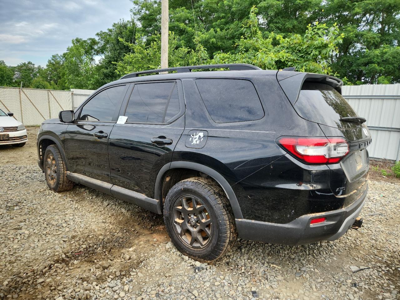 2025 Honda Pilot Trailsport - Image 2