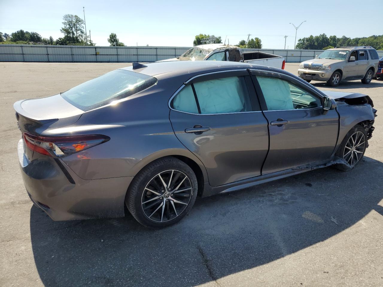 2021 Toyota Camry Se - Image 3