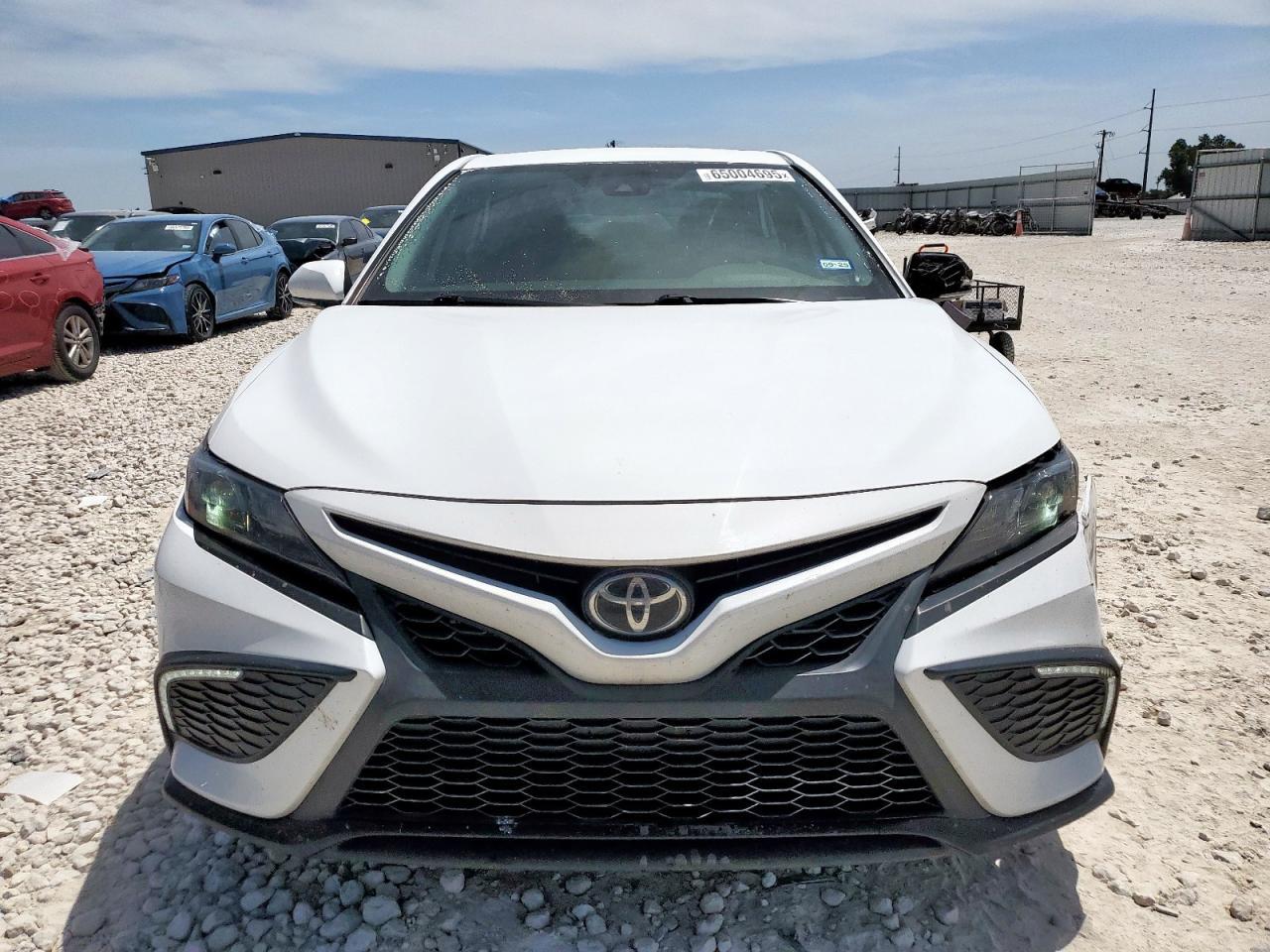 2022 Toyota Camry Se - Image 5