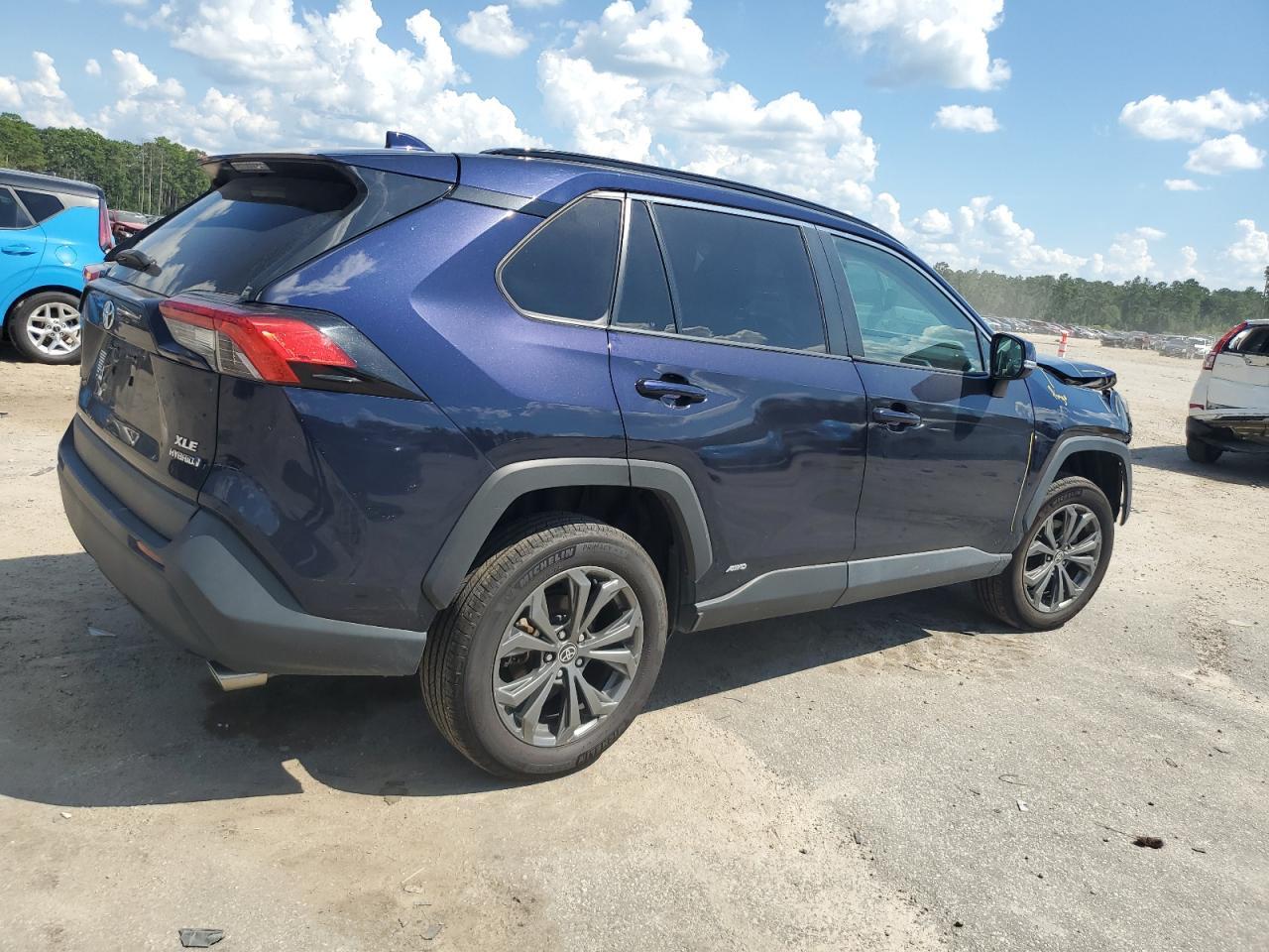 2022 Toyota Rav4 Xle Premium - Image 3