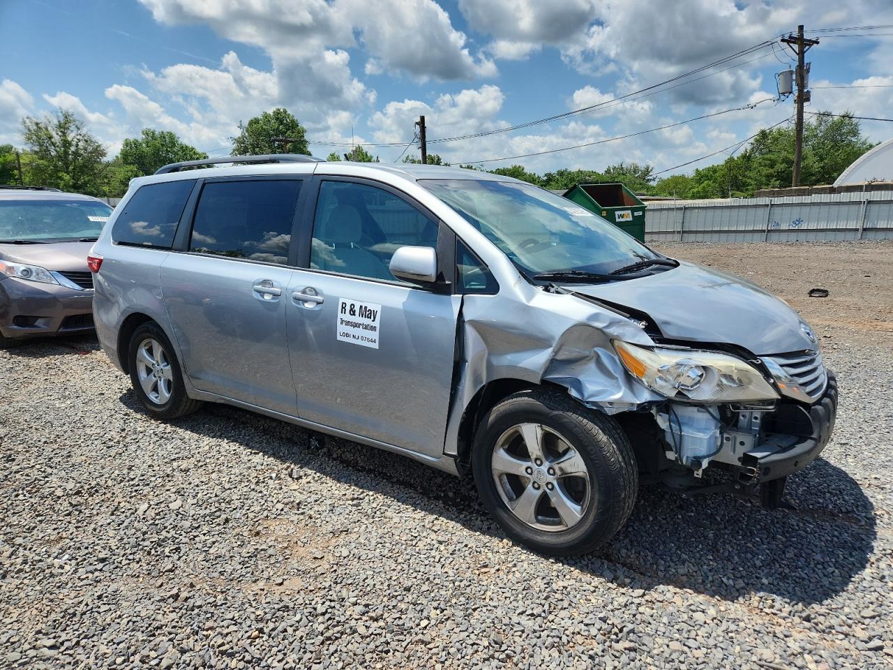 2016 Toyota Sienna Le - Image 4