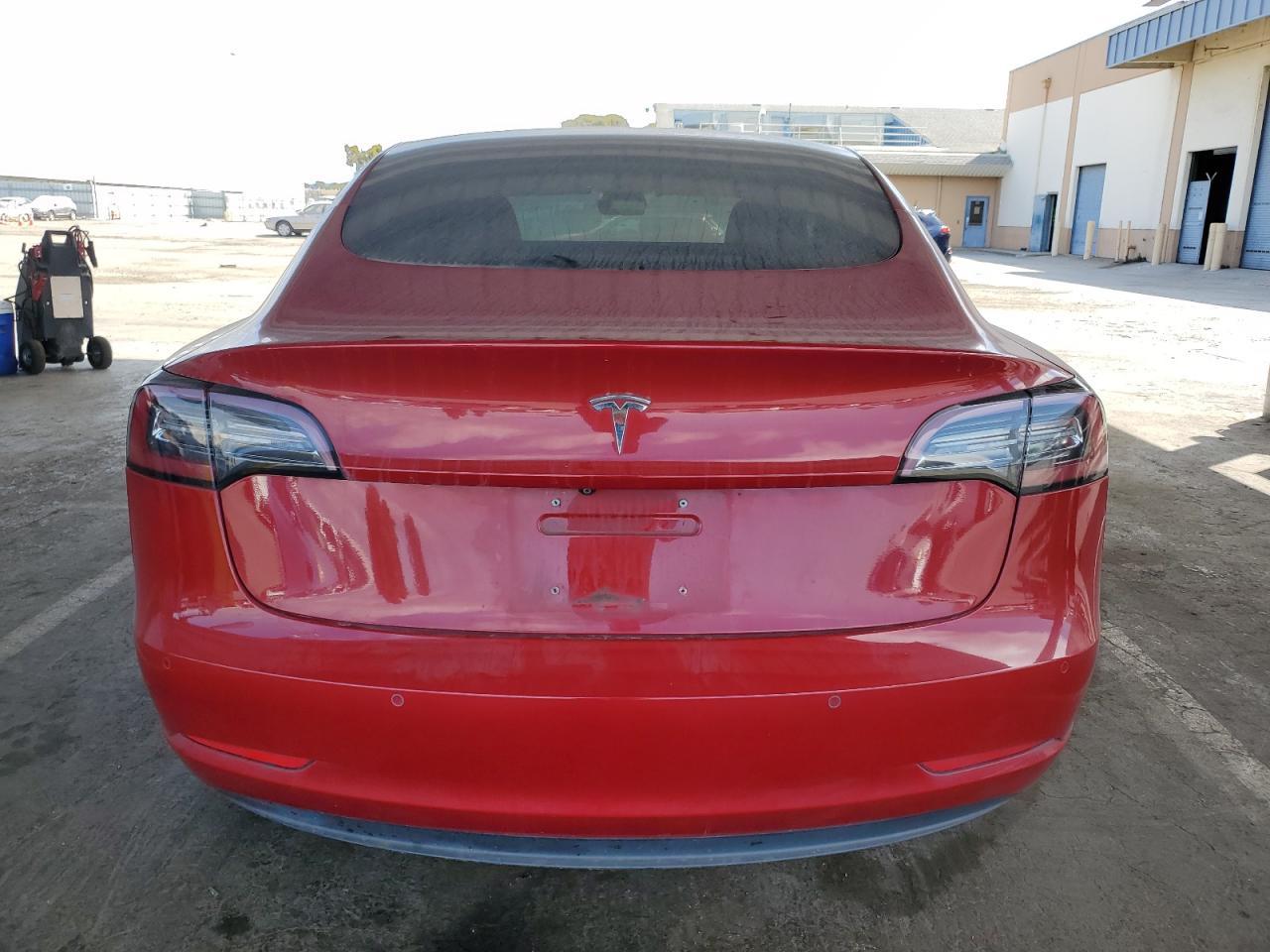 2018 Tesla Model 3 - Фото 6