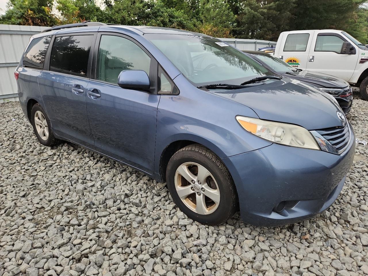 2015 Toyota Sienna Le - Фото 4
