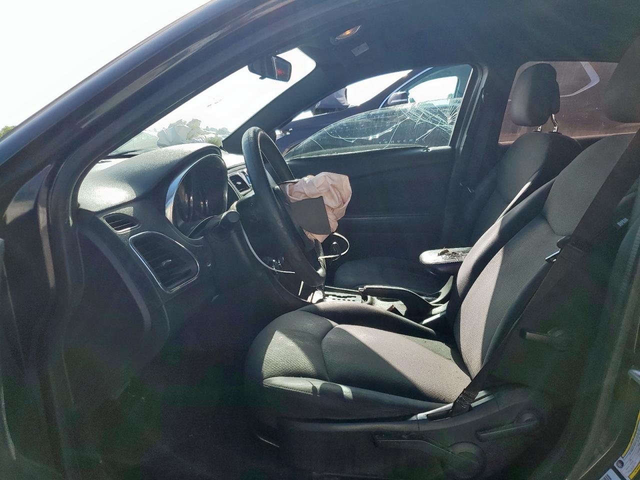 2014 Chrysler 200 Lx - Image 7