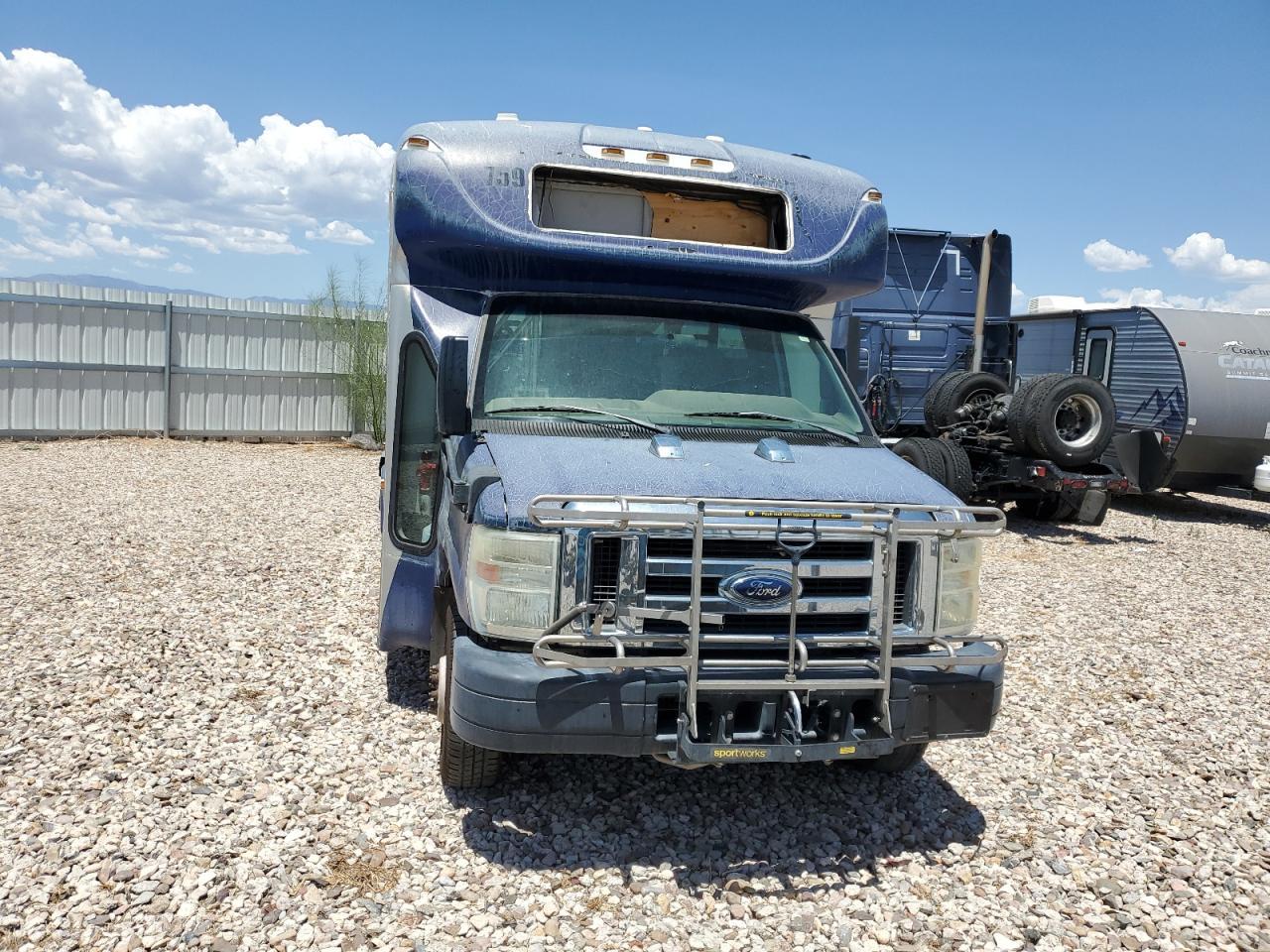 2013 Ford Econoline E450 Super Duty Cutaway Van - Фото 5