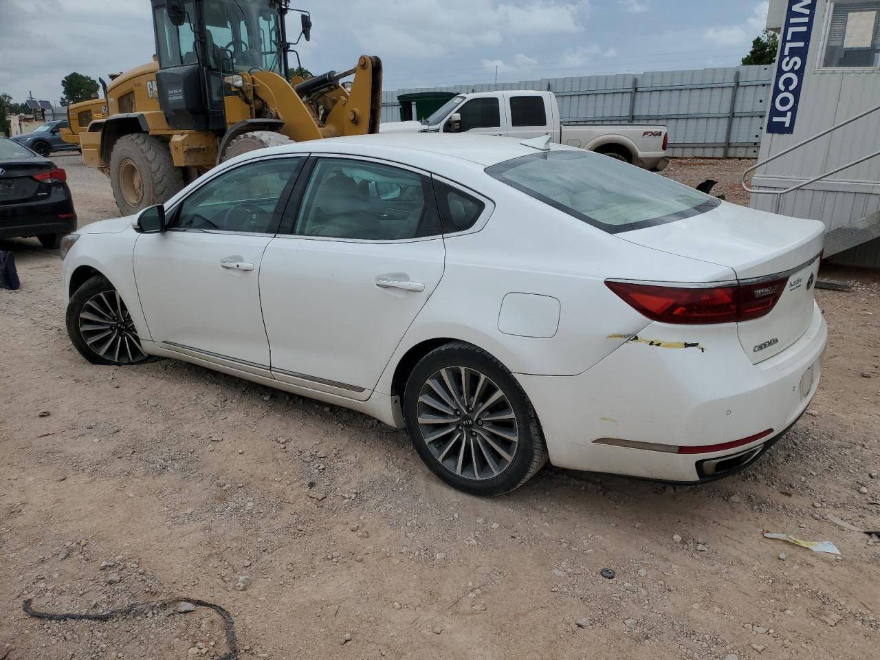 2017 Kia Cadenza Premium - Image 2
