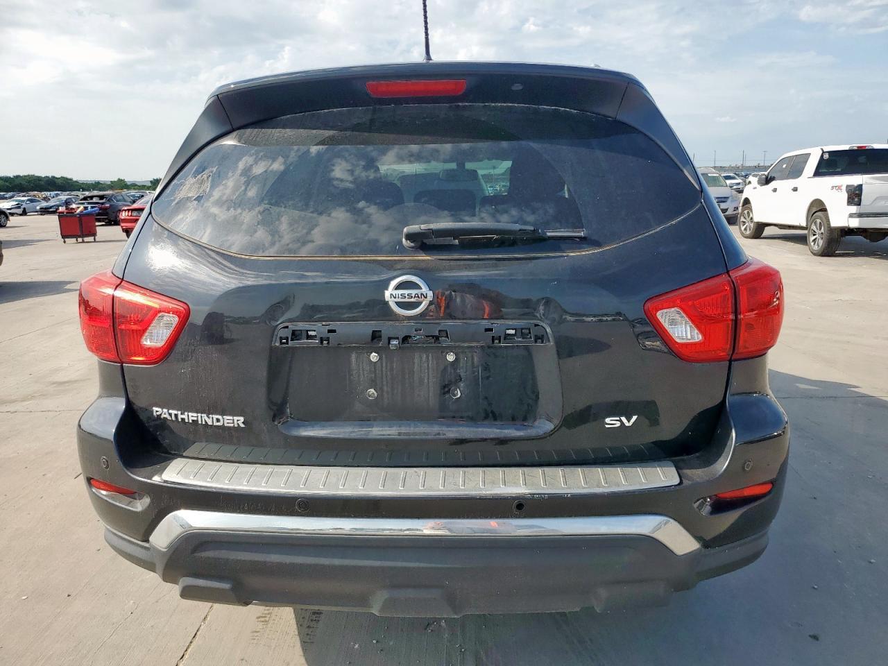 2017 Nissan Pathfinder S - Image 6