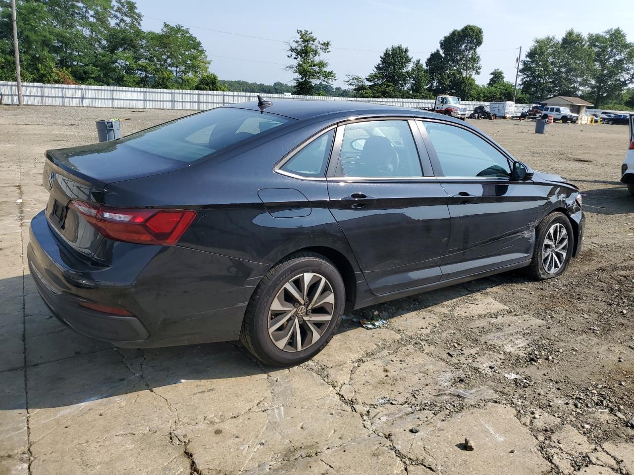 2022 Volkswagen Jetta S - Фото 3