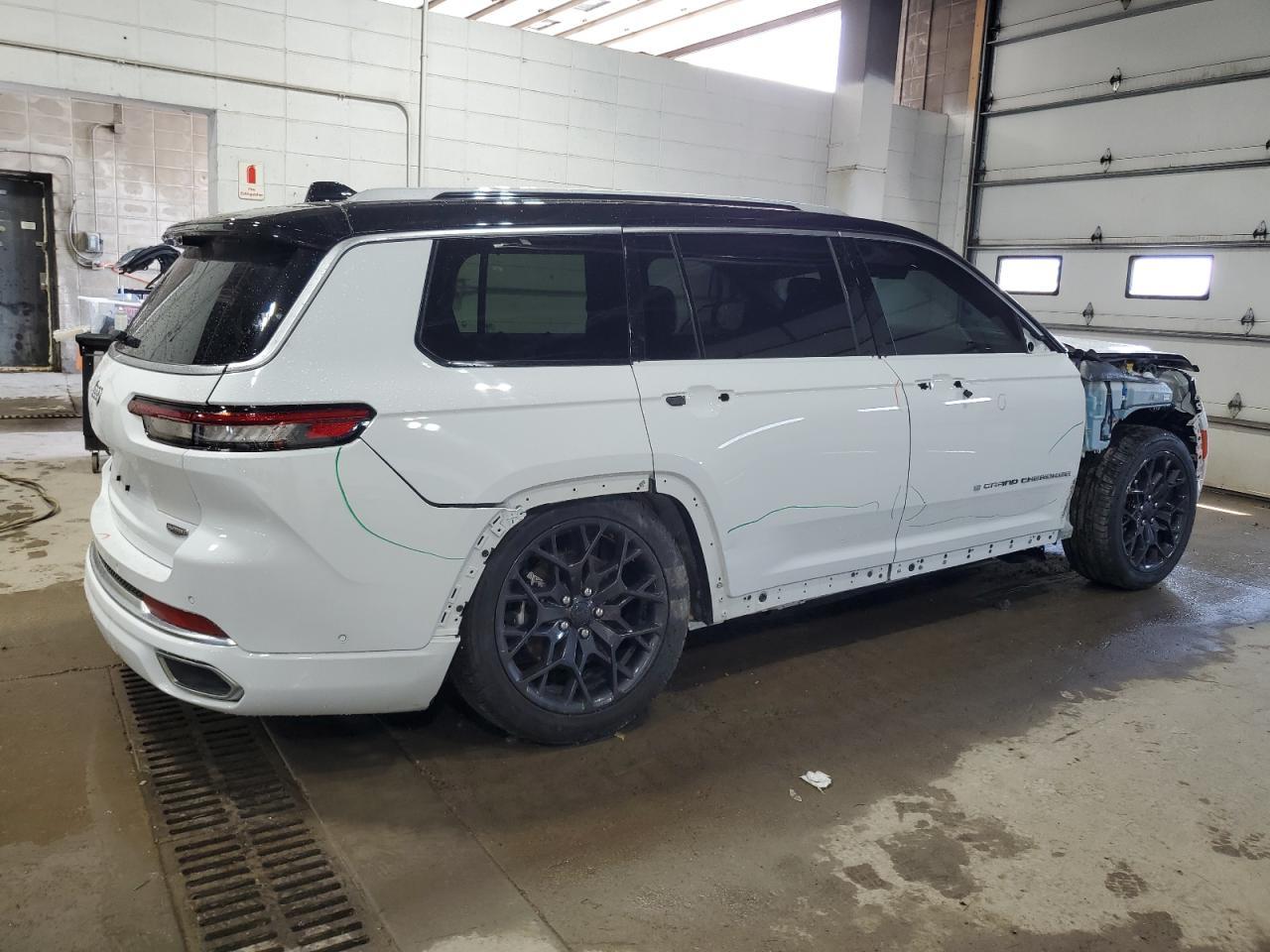 2022 Jeep Grand Cherokee L Summit - Фото 3