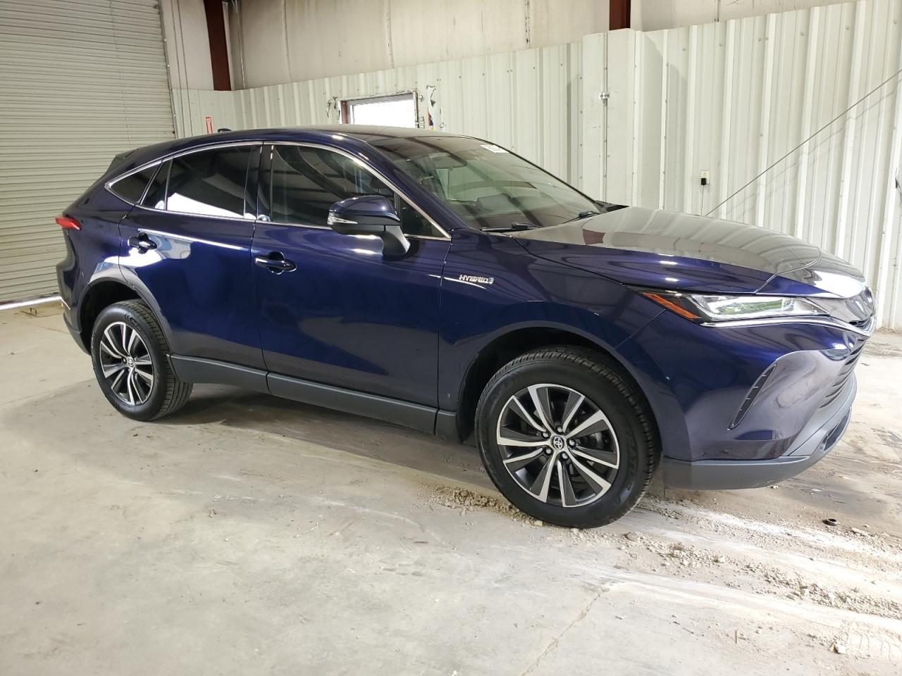 2021 Toyota Venza Le - Image 4