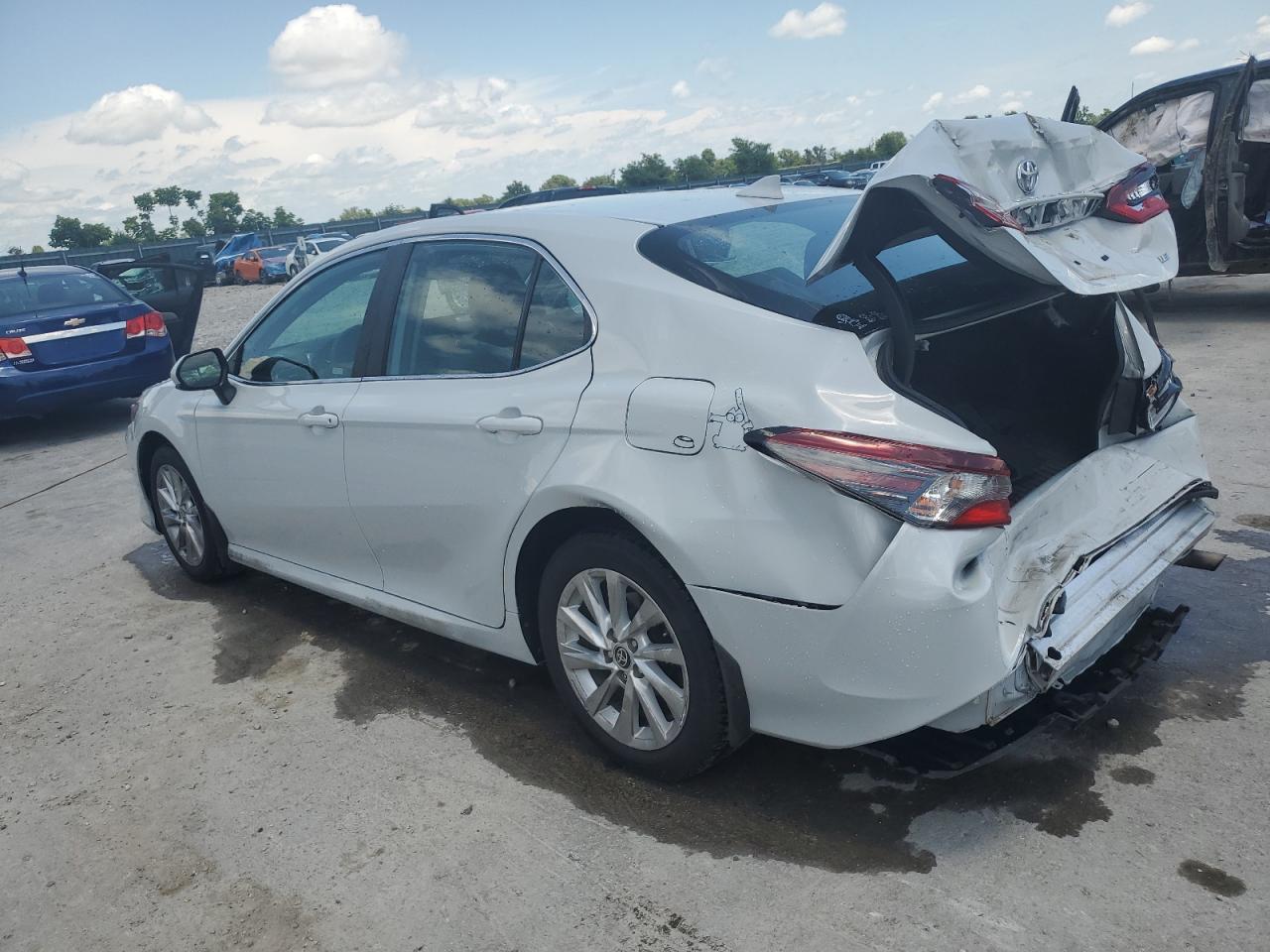 2023 Toyota Camry Le - Фото 2