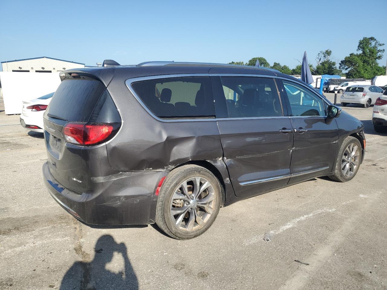 2019 Chrysler Pacifica Limited - Фото 3