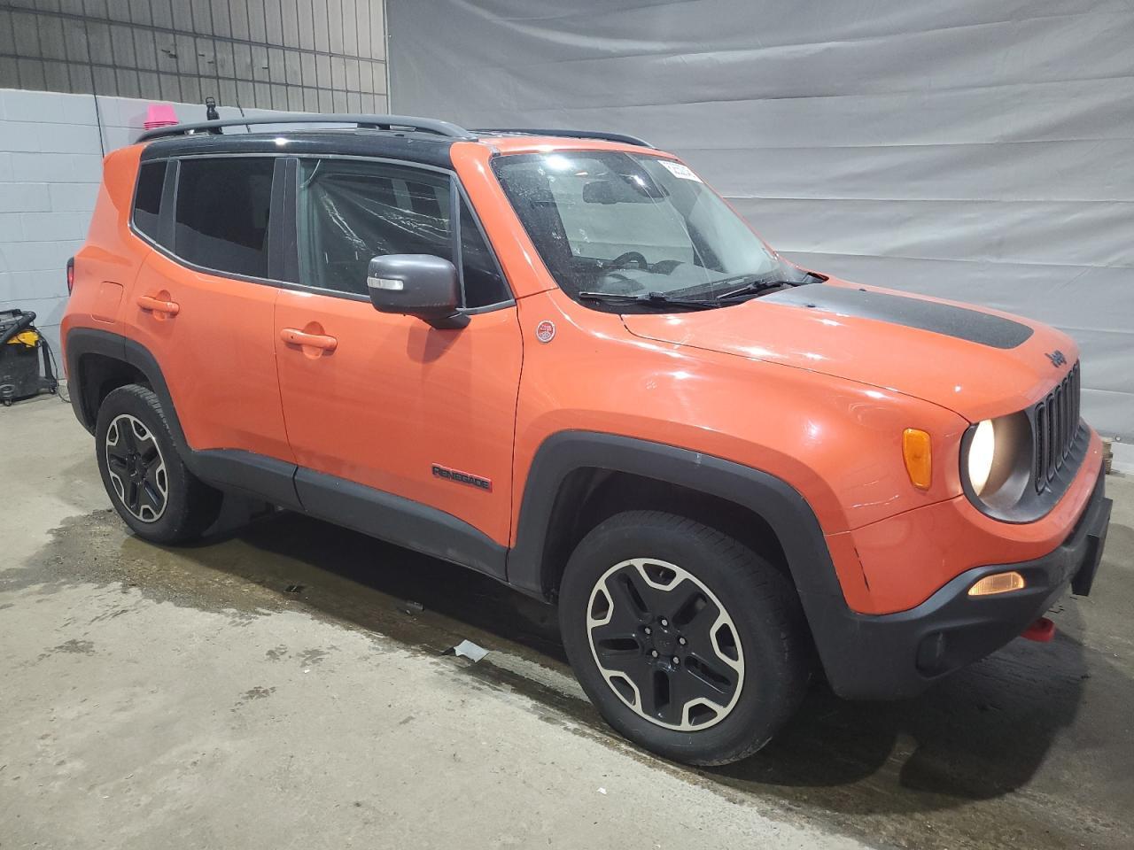 2016 Jeep Renegade Trailhawk - Image 4