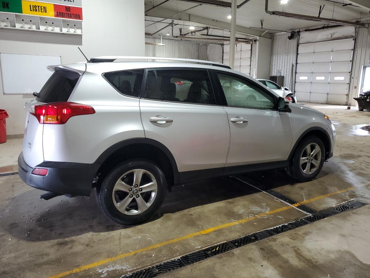 2015 Toyota Rav4 Xle - Image 3