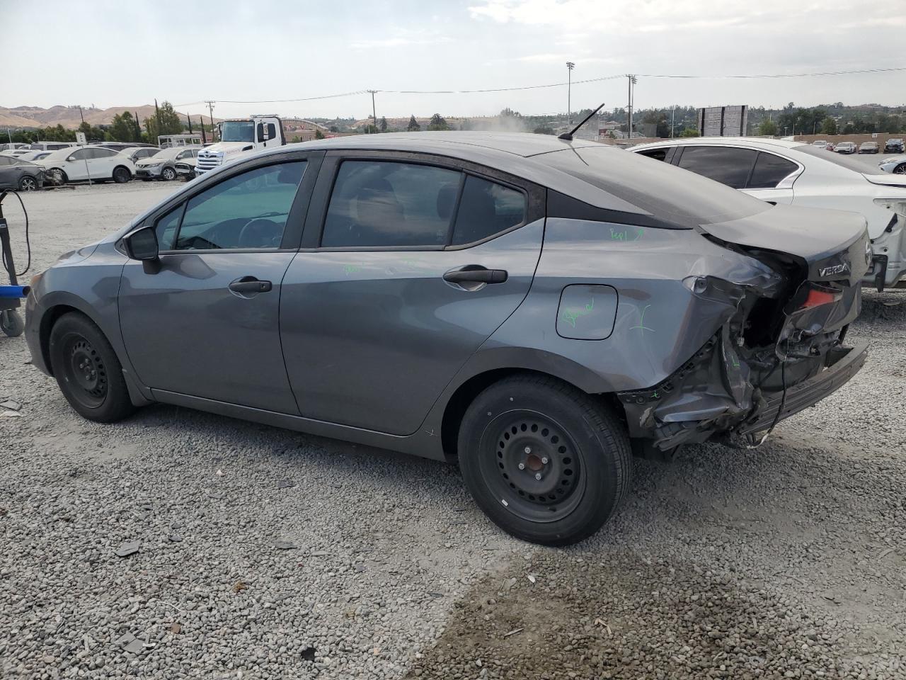 2021 Nissan Versa S - Фото 2