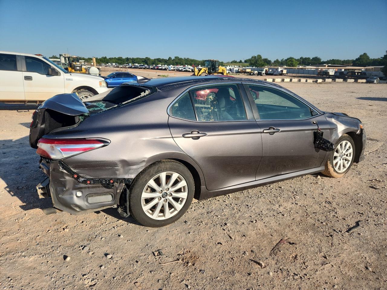2019 Toyota Camry L - Фото 3