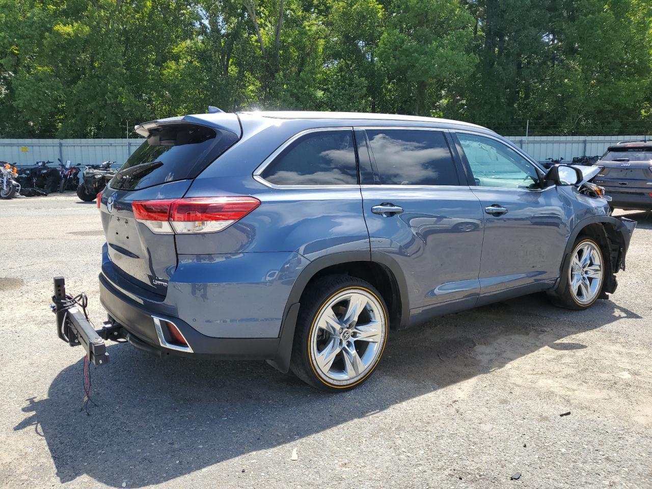 2019 Toyota Highlander Limited - Image 3