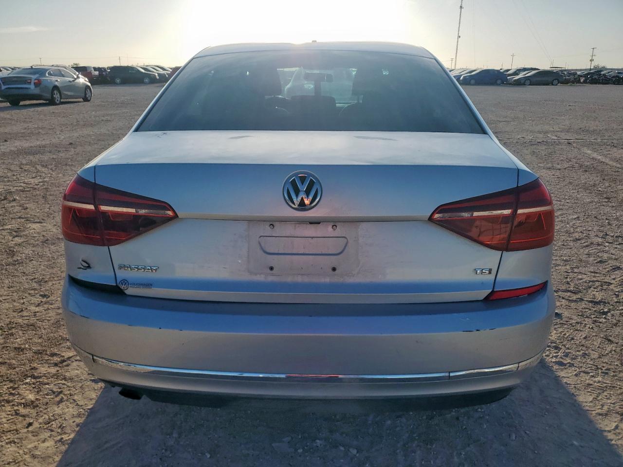 2018 Volkswagen Passat S - Фото 6