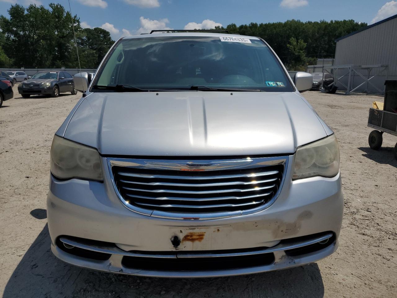 2012 Chrysler Town & Country Touring - Фото 5