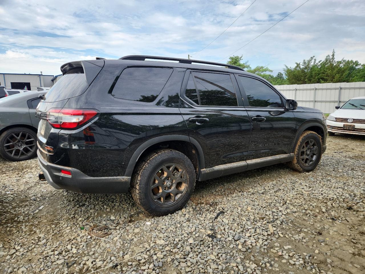 2025 Honda Pilot Trailsport - Image 3