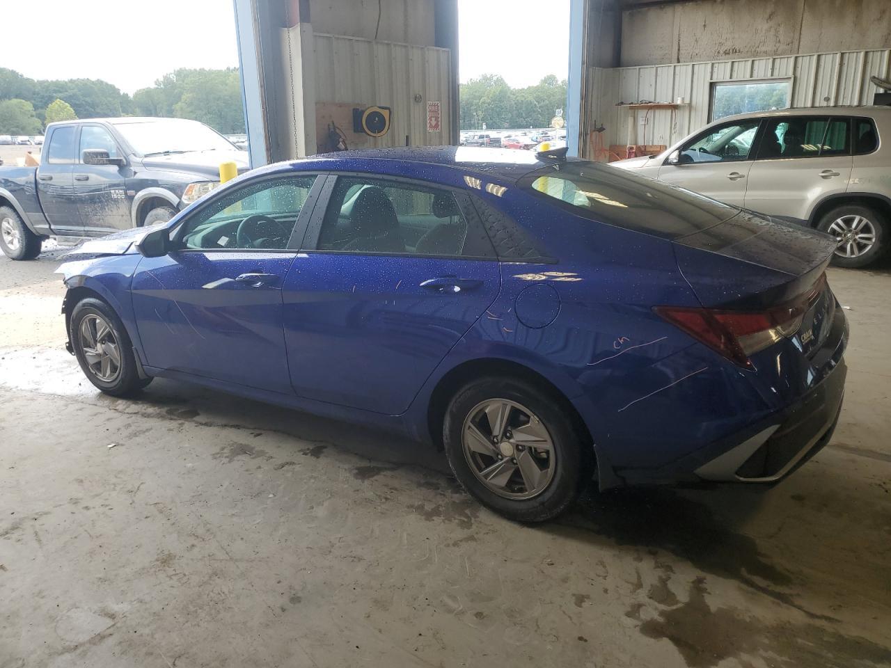 2025 Hyundai Elantra Se - Image 2