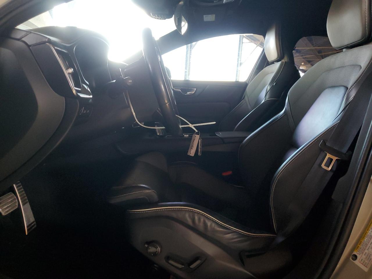 2021 Volvo S60 T8 Recharge R-Design - Фото 7