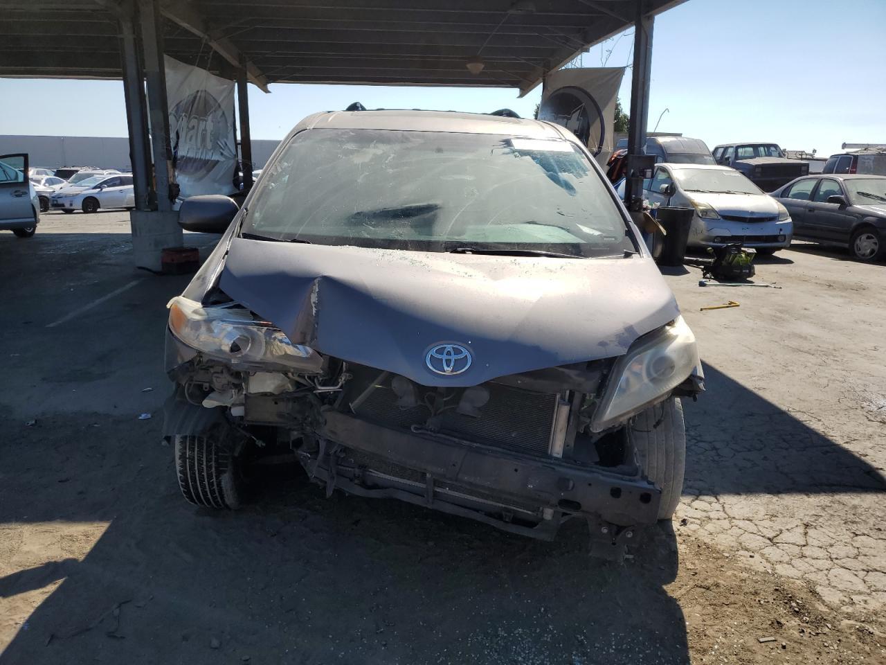 2016 Toyota Sienna Xle - Image 5