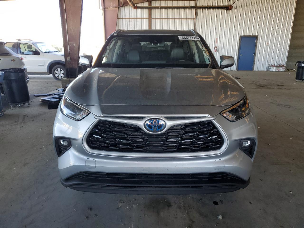 2023 Toyota Highlander Hybrid Xle - Image 5