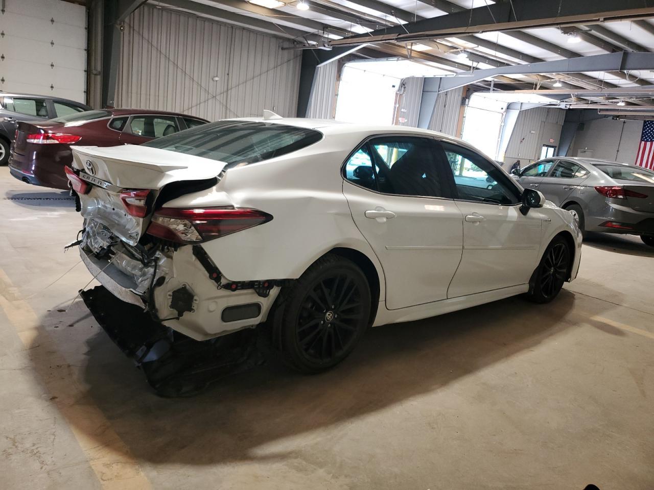 2021 Toyota Camry Xse - Фото 3