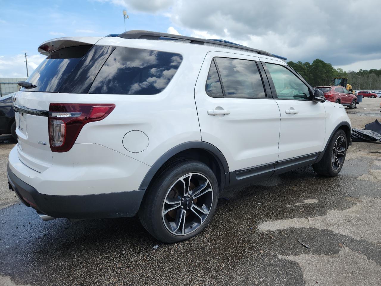 2015 Ford Explorer Sport - Image 3
