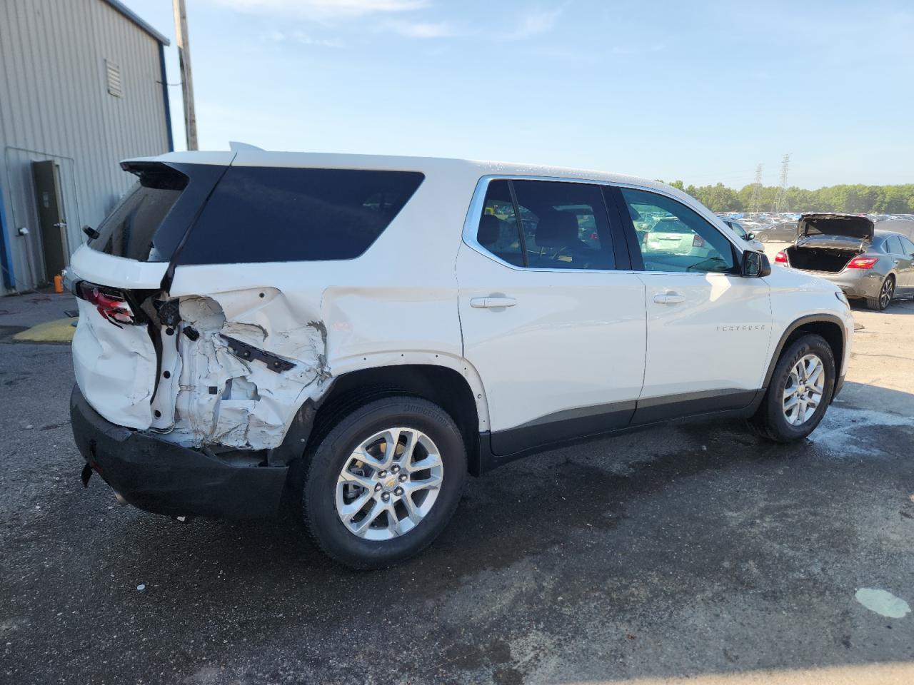 2022 Chevrolet Traverse Ls - Фото 3