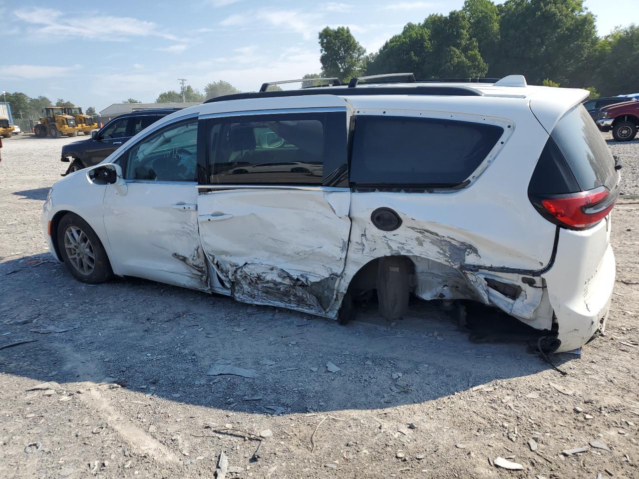 2022 Chrysler Pacifica Touring L - Фото 2