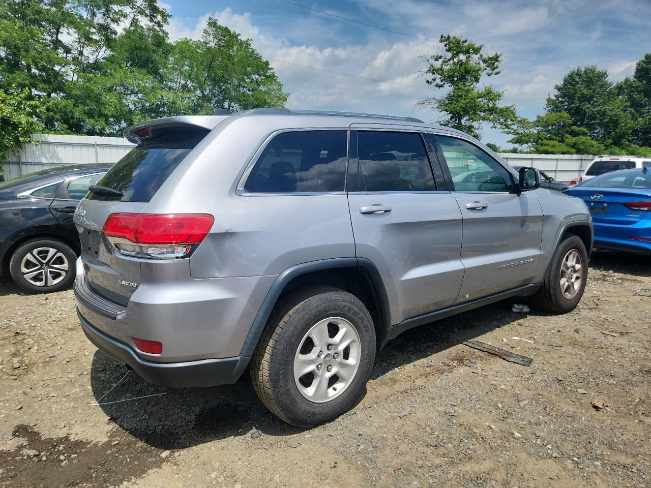 2015 Jeep Grand Cherokee Laredo - Image 3