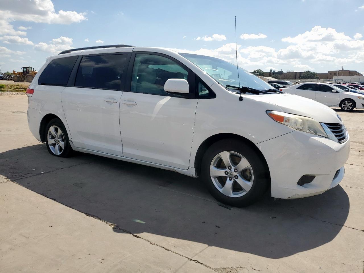 2014 Toyota Sienna Le - Фото 4