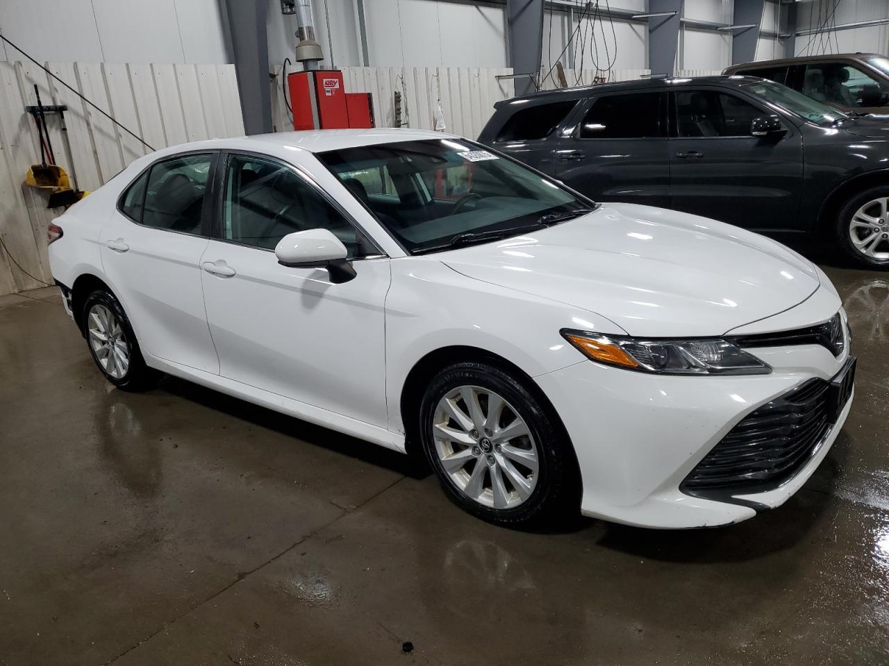 2019 Toyota Camry L - Фото 4