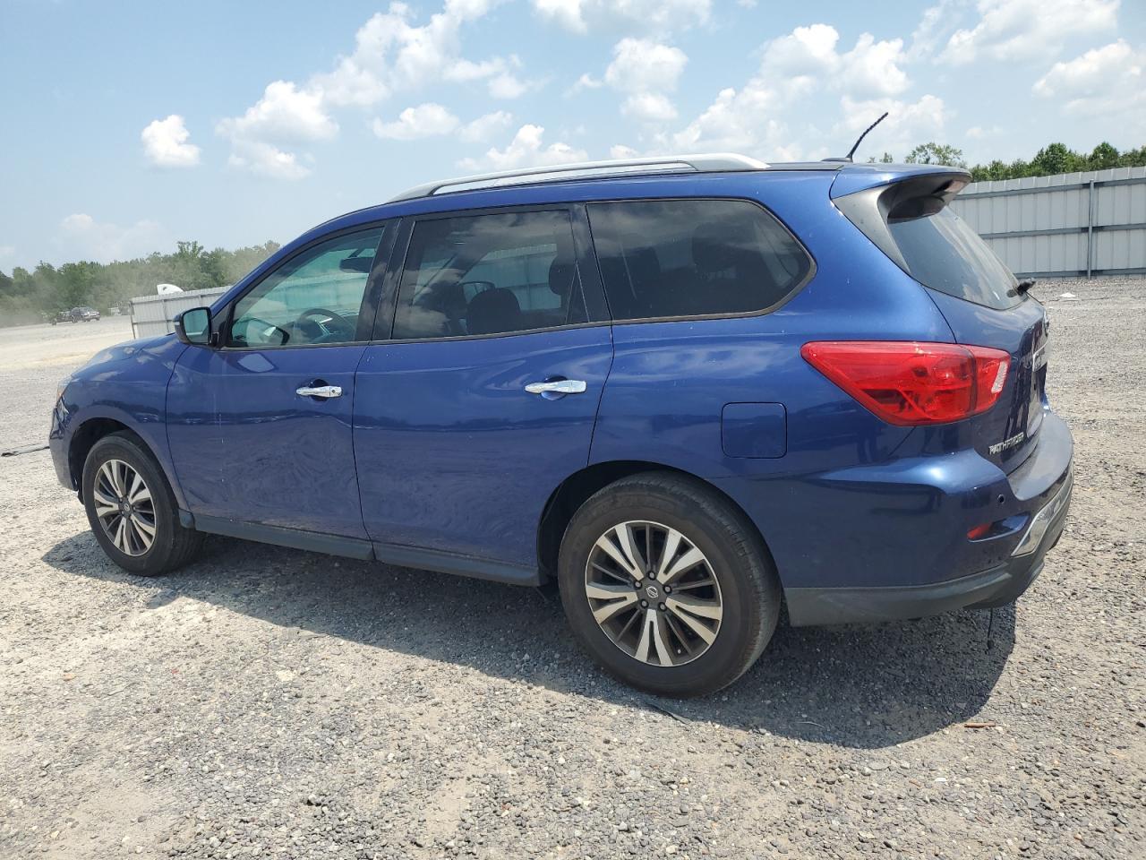 2017 Nissan Pathfinder S - Фото 2