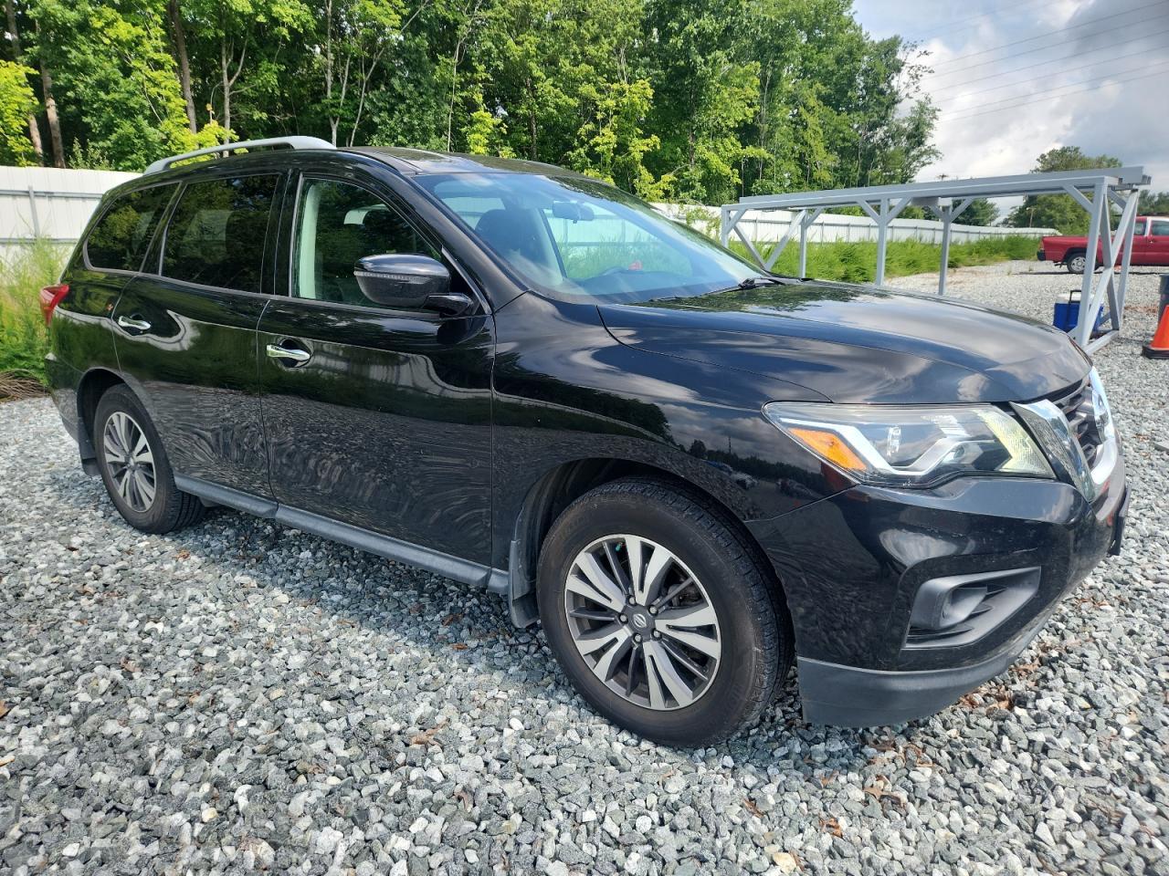2017 Nissan Pathfinder S - Image 4
