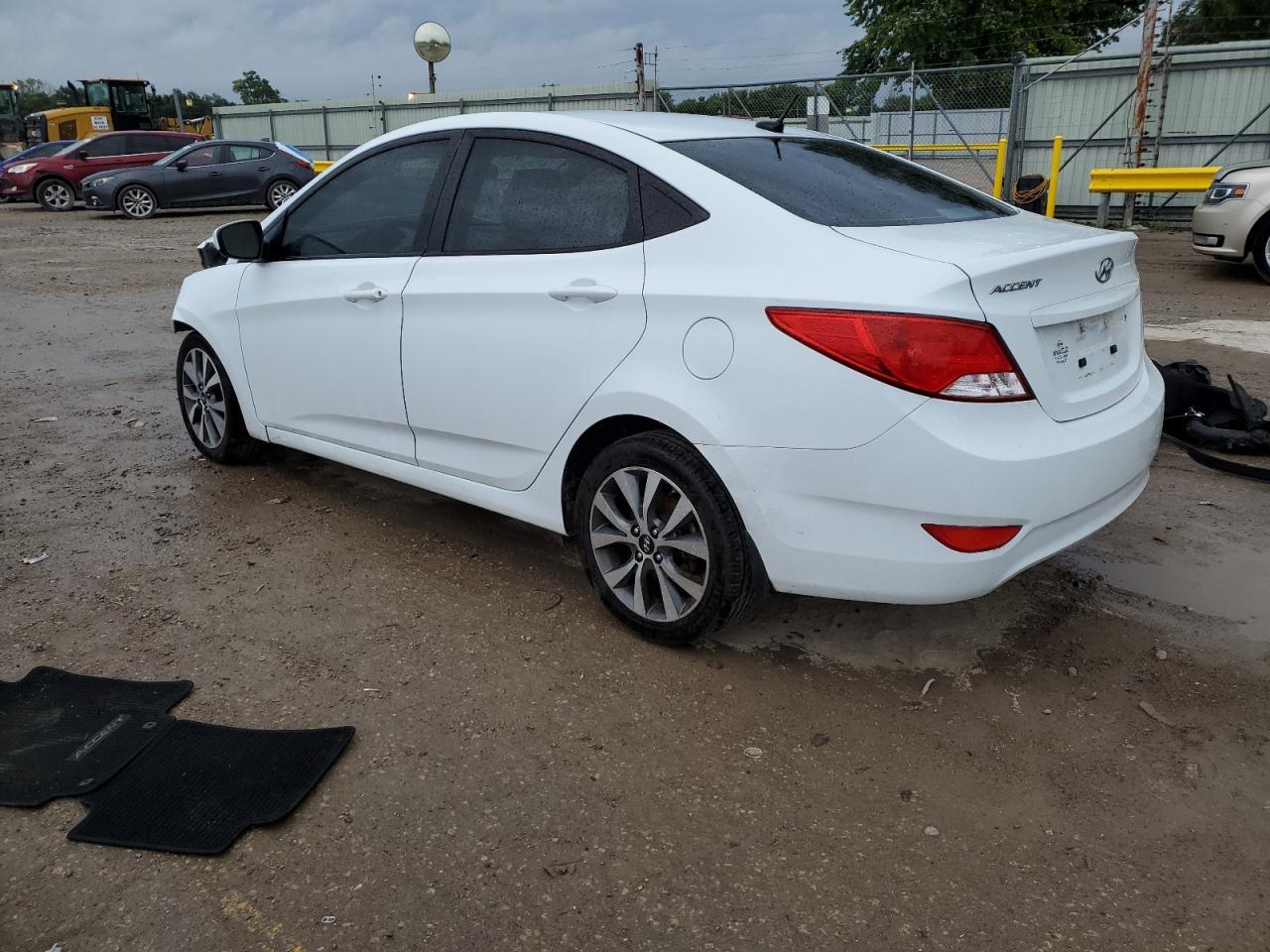 2017 Hyundai Accent Se - Фото 2