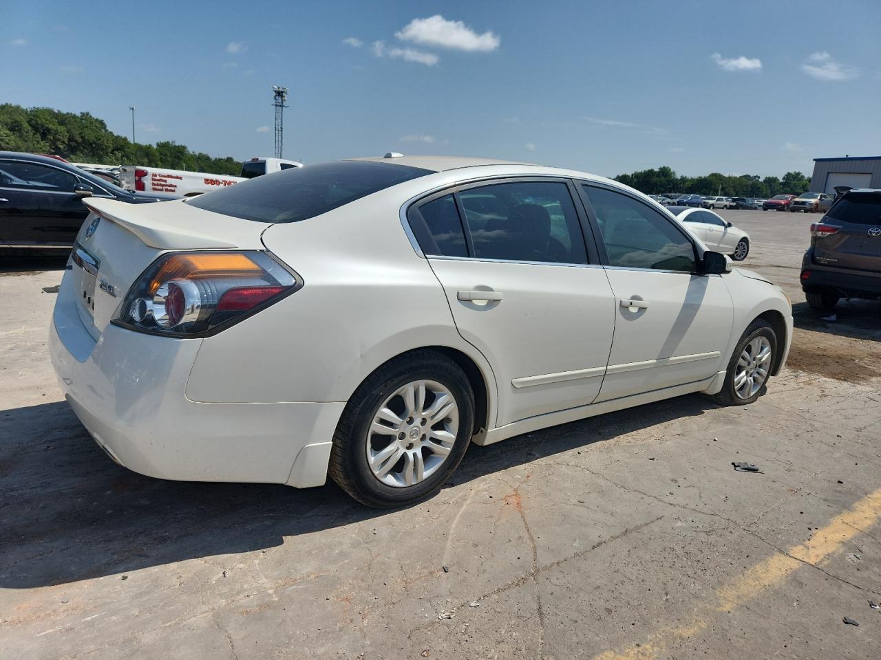 2011 Nissan Altima Base - Фото 3