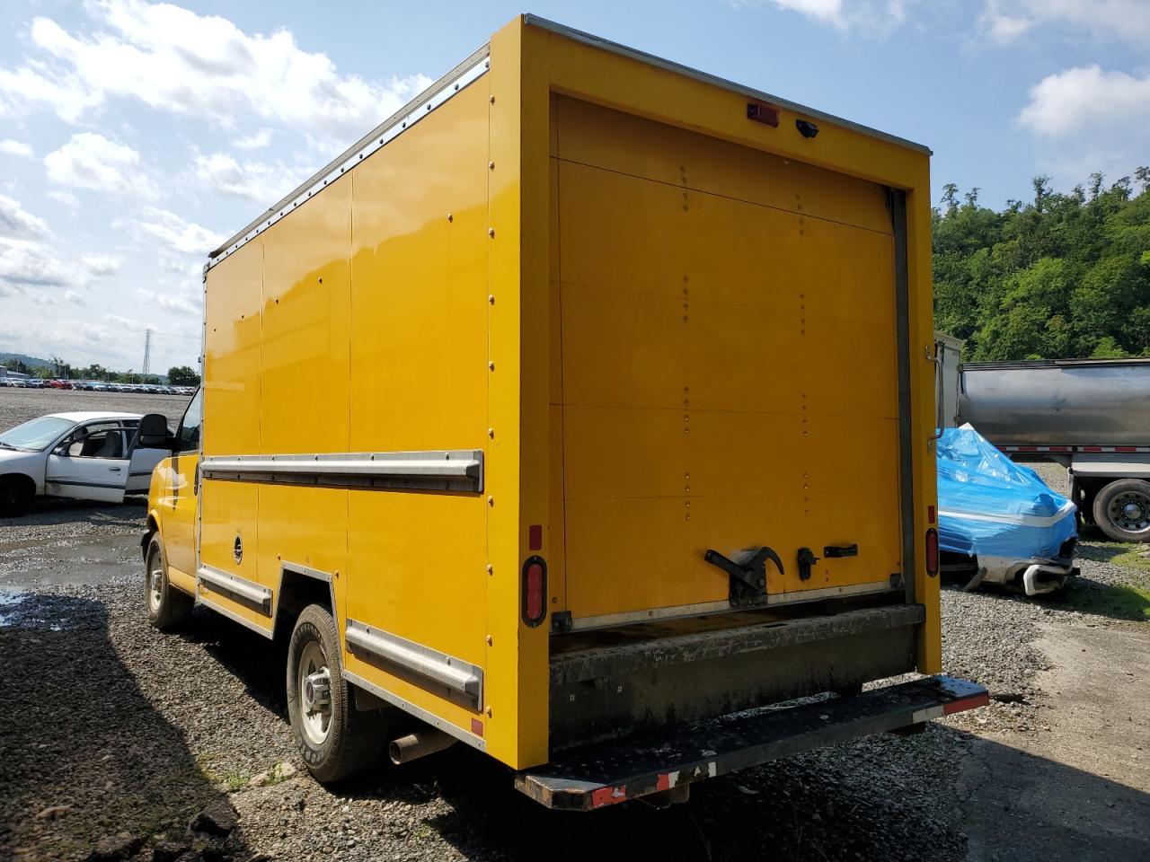 2022 GMC Savana Cutaway G3500 - Фото 2