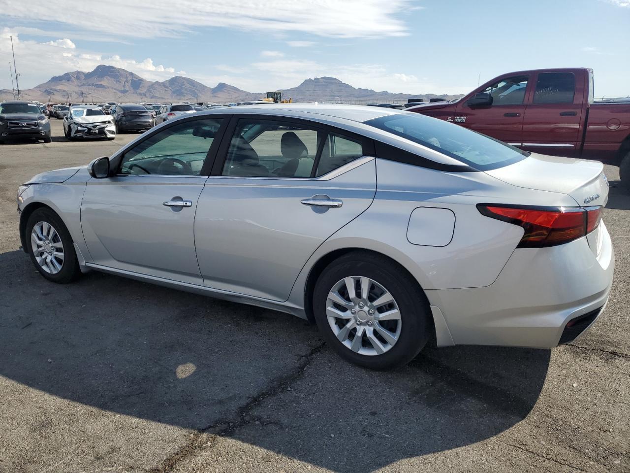 2021 Nissan Altima S - Фото 2